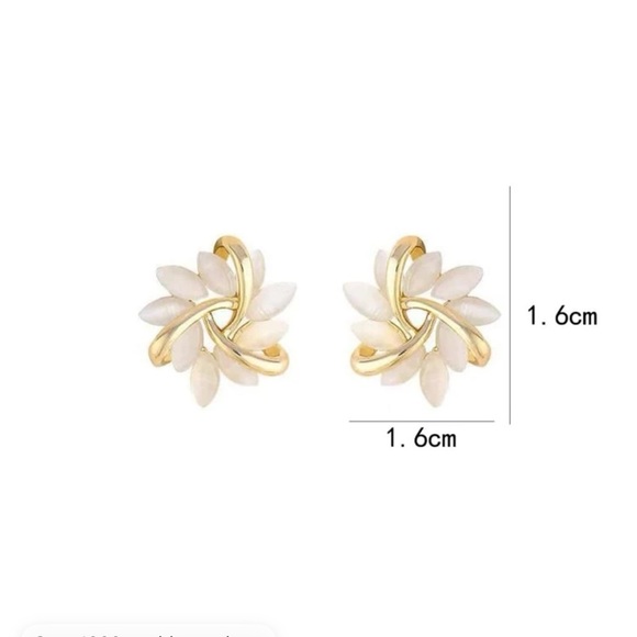 Crystal Ice Stud Earring - Picture 5 of 8